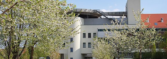 Klinik_ErnstvonBergmann_Bad_Belzig_Außenansicht.JPG  